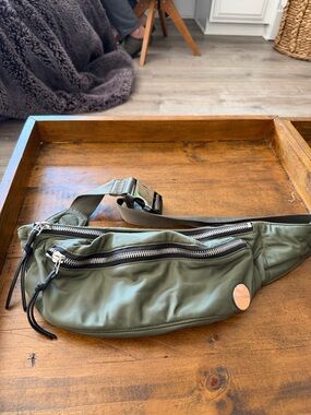 Shorty Love Lightweight Olive Green Waist Bag